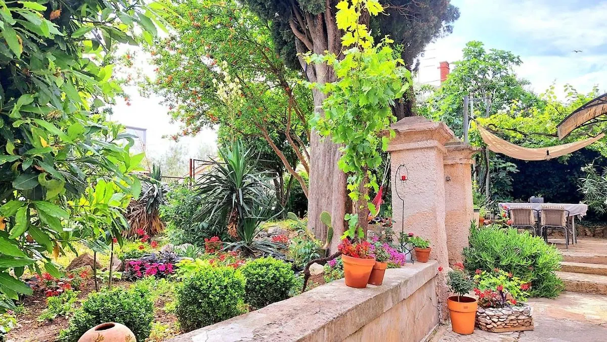 Be Free-Central-Free Parking-Garden-Bbq Pula Kroatien