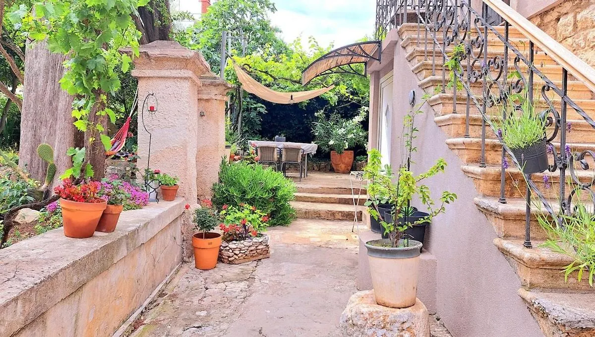 Be Free-Central-Free Parking-Garden-Bbq Pula